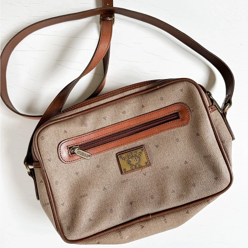 ⭐️3/$30⭐️ (bundle deal) Vintage 1980s Guess Cross Body Bag